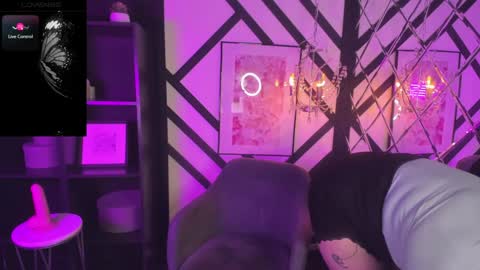 Woman online show from January 2025 02:02:02 PM