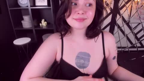 Woman online show from March 2025 07:56:01 PM