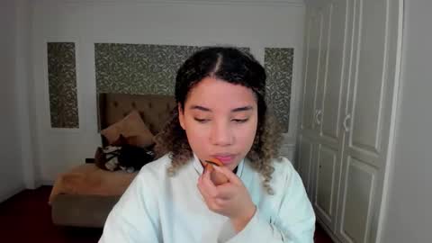 Snapshot of mayaa_ross chatting on September 2025 02:14:01 AM Maya online show from September 2025 02:14:01 AM