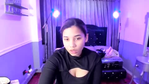 Snapshot of mayaa_ross chatting on November 2025 12:49:01 AM Maya online show from November 2025 12:49:01 AM