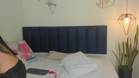 Snapshot of mayaevansmg chatting on December 2025 12:23:02 PM SOFIA online show from December 2025 12:23:02 PM