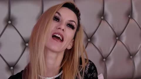 Snapshot of mayahales chatting on December 2025 12:14:02 PM Maya online show from December 2025 12:14:02 PM