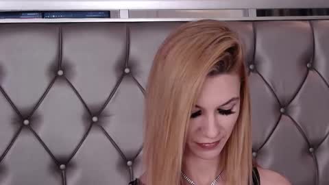 Snapshot of mayahales chatting on January 2026 12:10:02 PM Maya online show from January 2026 12:10:02 PM