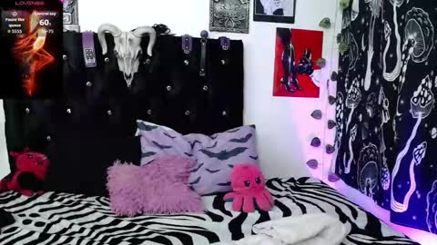 Snapshot of mayaredd chatting on November 2025 11:48:01 PM mayaredd online show from November 2025 11:48:01 PM