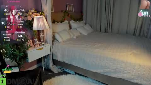 Snapshot of maybe_mia chatting on December 2025 01:02:02 AM Mia GMT2 Mon 3-9 AM Tue 3-9 AM Wed 3-9 AMThur 10 AM - 4 PM Fri 3-9 AM Sat 3-9 AM Sun 3-9 AM. online show from December 2025 01:02:02 AM