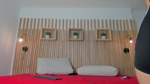 Maye Wells online show from December 2025 07:20:01 PM