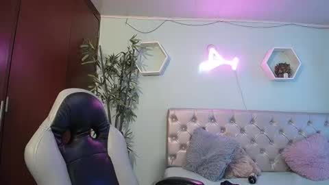 Maylin  online show from July 2026 04:19:01 AM