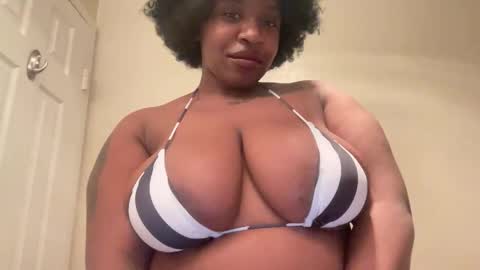 Snapshot of mayluvsu chatting on February 2026 04:20:01 AM mayluvsu online show from February 2026 04:20:01 AM