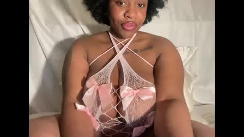 Snapshot of mayluvsu chatting on February 2026 04:42:02 AM mayluvsu online show from February 2026 04:42:02 AM