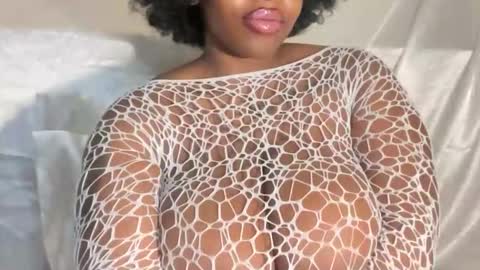 Snapshot of mayluvsu chatting on February 2026 05:15:01 AM mayluvsu online show from February 2026 05:15:01 AM