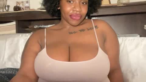 Snapshot of mayluvsu chatting on February 2026 04:31:02 AM mayluvsu online show from February 2026 04:31:02 AM