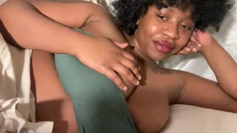 Snapshot of mayluvsu chatting on February 2026 05:06:02 AM mayluvsu online show from February 2026 05:06:02 AM