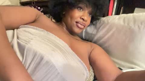 Snapshot of mayluvsu chatting on March 2026 04:18:01 AM mayluvsu online show from March 2026 04:18:01 AM