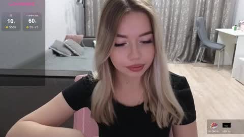 Snapshot of maymallorie chatting on October 2025 11:43:01 PM may online show from October 2025 11:43:01 PM