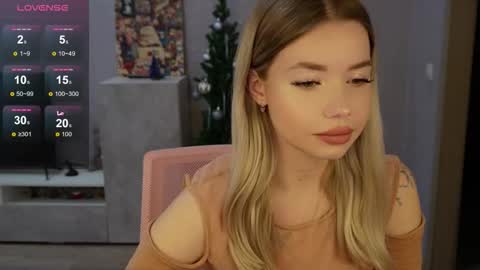 Snapshot of maymallorie chatting on November 2025 02:31:02 AM may online show from November 2025 02:31:02 AM