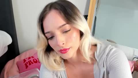 Snapshot of mazekyn chatting on December 2025 07:52:02 PM mazekyn online show from December 2025 07:52:02 PM