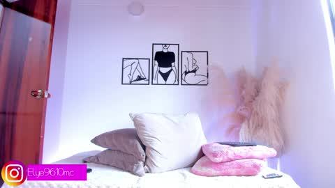 Ellie online show from April 2026 07:07:01 PM