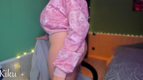 Kiku online show from November 2025 10:21:01 PM