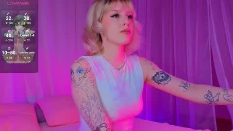 Snapshot of me1roze chatting on February 2026 06:56:02 AM Roze online show from February 2026 06:56:02 AM