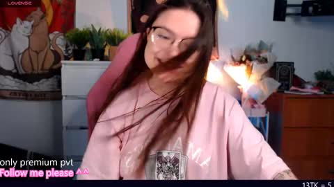 Snapshot of me_hanna chatting on September 2025 10:53:01 PM Hanna online show from September 2025 10:53:01 PM