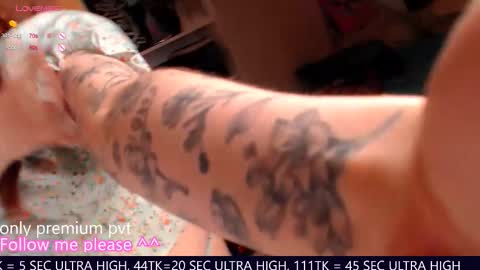 Snapshot of me_hanna chatting on November 2025 02:03:01 AM Hanna online show from November 2025 02:03:01 AM