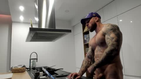 Snapshot of mealphamale chatting on January 2025 01:57:02 PM Alpha Male online show from January 2025 01:57:02 PM