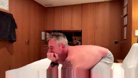 Meau Lest online show from November 2025 09:48:02 PM