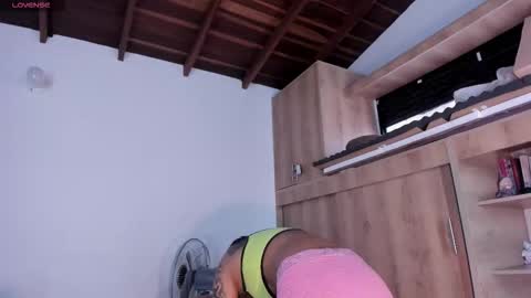 medussa13 online show from November 2025 01:11:01 PM