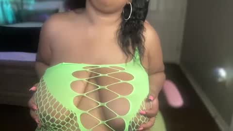 Snapshot of meetsouthernpeach chatting on March 2025 01:37:01 PM Southern Peach online show from March 2025 01:37:01 PM