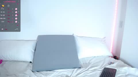 Snapshot of megan_bluee_ chatting on December 2024 03:26:01 PM Megan Bluee online show from December 2024 03:26:01 PM