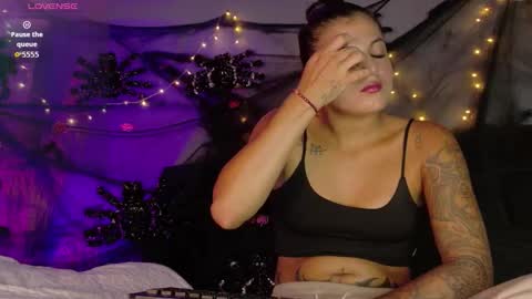 Megan  online show from October 2025 01:33:02 PM