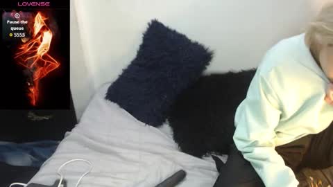 Snapshot of megan_coop3r_ chatting on November 2025 01:33:02 AM Megan and sophi online show from November 2025 01:33:02 AM