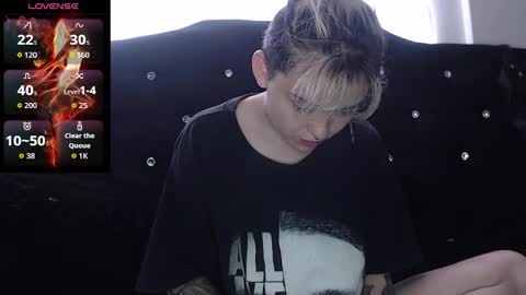 Snapshot of megan_coop3r_ chatting on November 2025 05:33:01 PM Megan and sophi online show from November 2025 05:33:01 PM