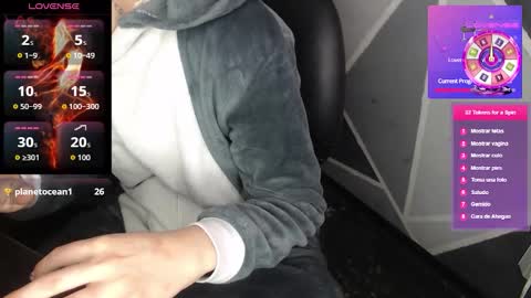 Snapshot of megan_coop3r_ chatting on December 2025 01:29:01 PM Megan and sophi online show from December 2025 01:29:01 PM