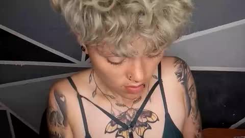 Snapshot of megan_coop3r_ chatting on February 2026 06:32:01 AM Megan and sophi online show from February 2026 06:32:01 AM