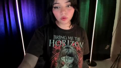 Snapshot of megan_evaans chatting on December 2024 08:40:01 PM welcome guys please help me to reach 100 hands up Thanks online show from December 2024 08:40:01 PM