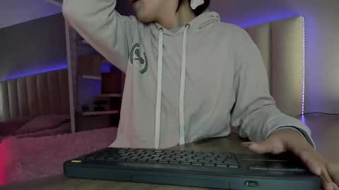     online show from March 2025 11:39:02 AM