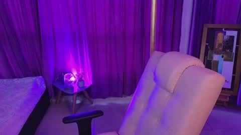                 Laura                 online show from July 2026 10:34:02 PM