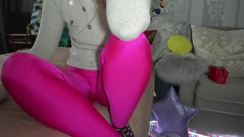 Snapshot of meganfox3325 chatting on December 2025 08:32:02 AM Nicki--------- Welcome to my Room online show from December 2025 08:32:02 AM