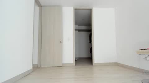 Snapshot of meganmir1 chatting on January 2025 01:00:02 PM meganmir1 online show from January 2025 01:00:02 PM