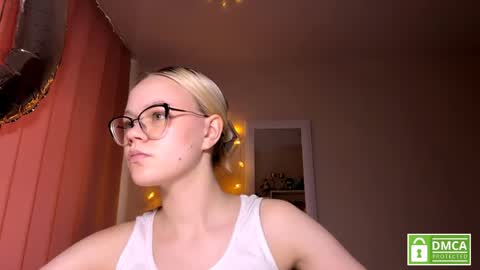 Mia online show from May 2026 03:28:01 PM
