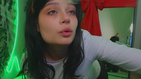 Snapshot of melan1e_ chatting on December 2024 12:05:02 AM mel online show from December 2024 12:05:02 AM