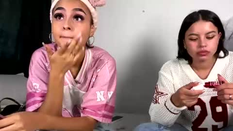 Snapshot of melani_bear chatting on July 2026 09:50:01 PM MELANI online show from July 2026 09:50:01 PM
