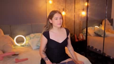 Snapshot of melanie__5 chatting on October 2025 09:48:02 PM Melanie Baez online show from October 2025 09:48:02 PM