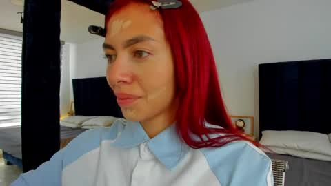 Melanie roux  online show from April 2026 12:25:01 PM