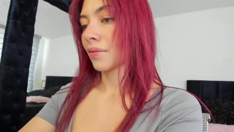 Snapshot of melanie_roux_ chatting on April 2026 07:04:02 PM Melanie roux online show from April 2026 07:04:02 PM
