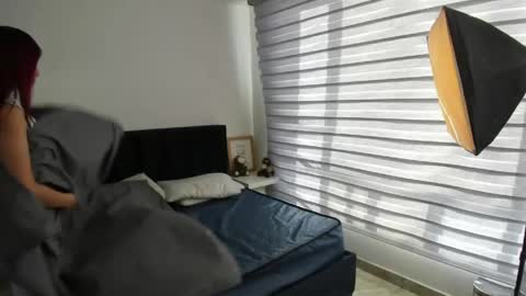 Snapshot of melanie_roux_ chatting on May 2026 12:24:01 PM Melanie roux online show from May 2026 12:24:01 PM