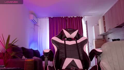 melanie_way online show from July 2026 02:33:01 PM