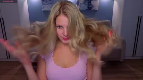 Snapshot of melaniebennett chatting on April 2026 09:08:01 AM Melanie Bennett online show from April 2026 09:08:01 AM