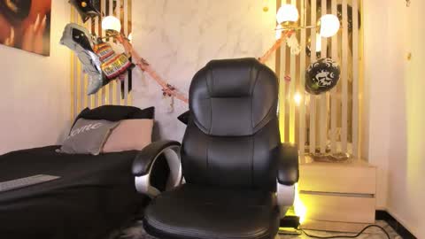 Melanie  online show from October 2025 11:27:01 AM